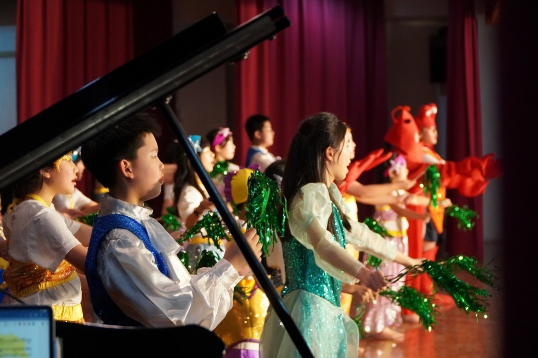 藝動童年、豐富生命-英語歌唱團隊進行展演